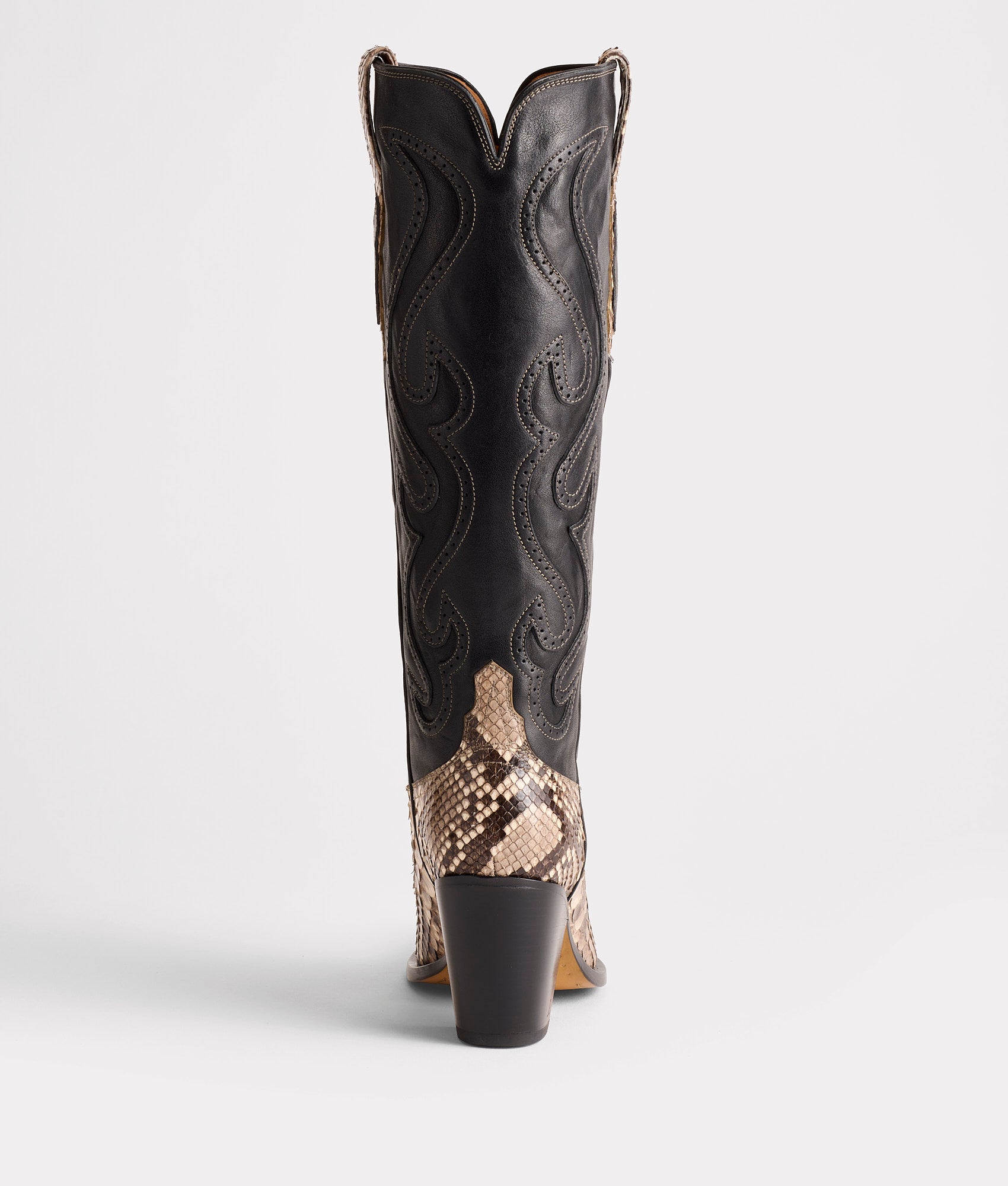 Vittoria :: Black/White - Image 4