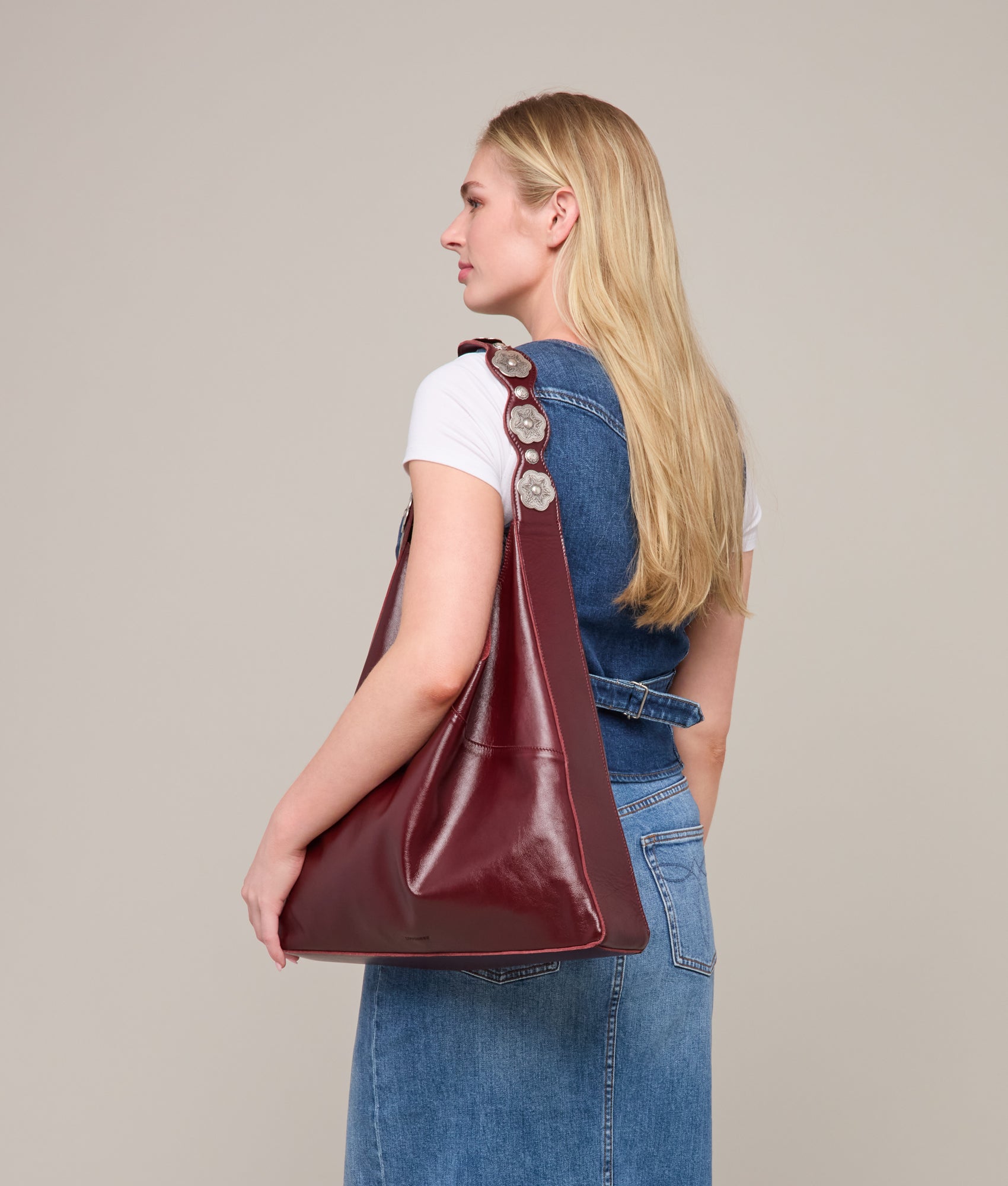 Goldie Concho Tote :: Burgundy - Image 5