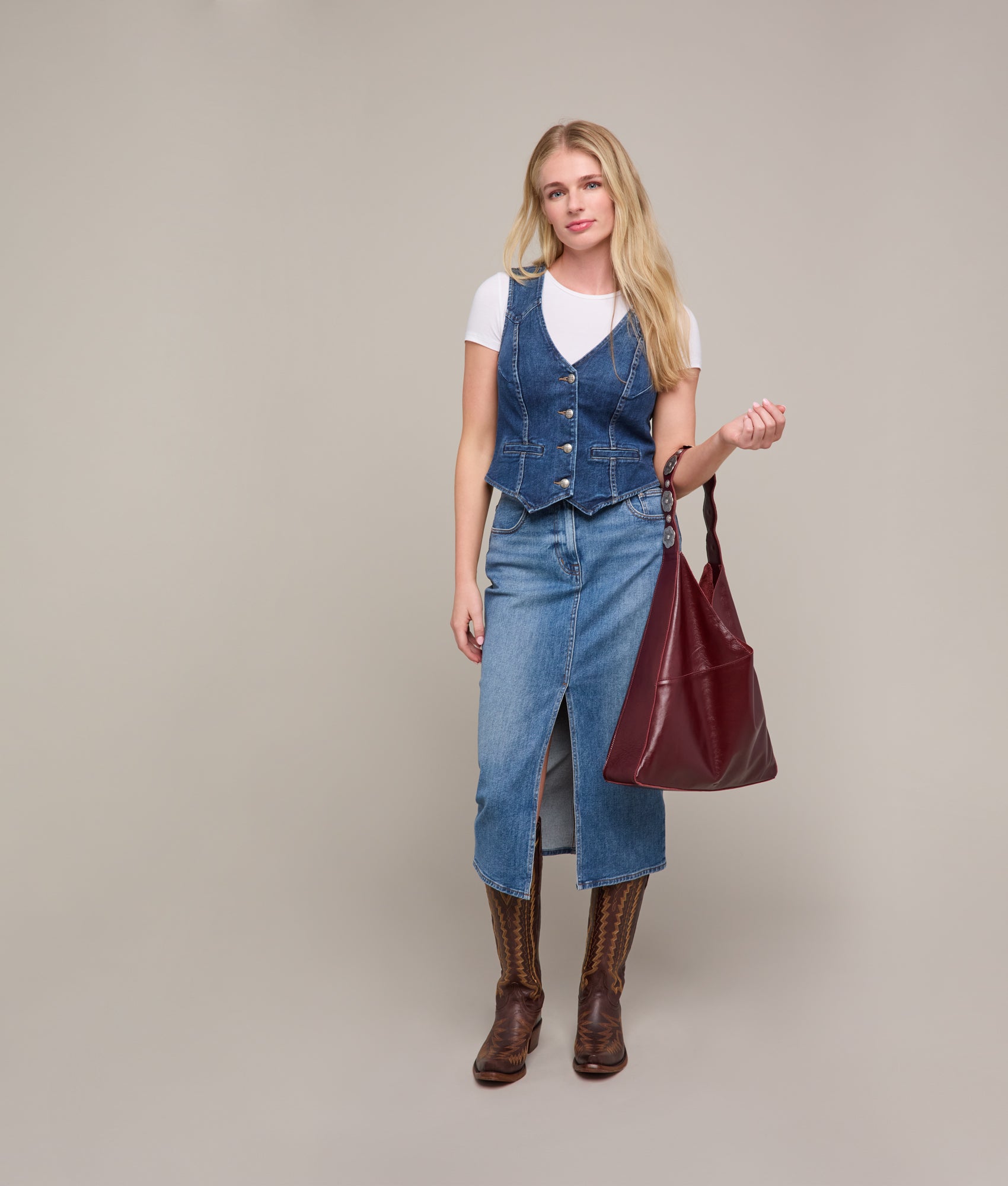 Goldie Concho Tote :: Burgundy - Image 8